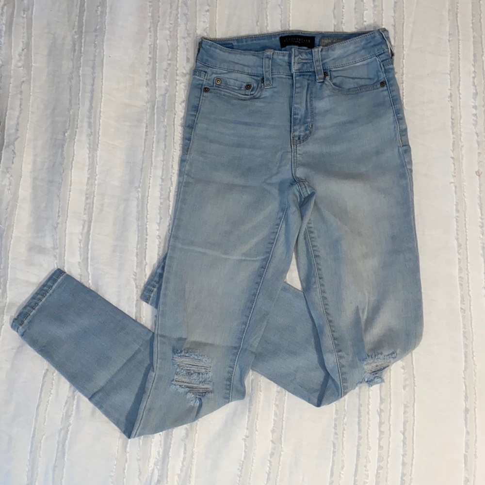 Aeropostale 00 light wash ripped jeans